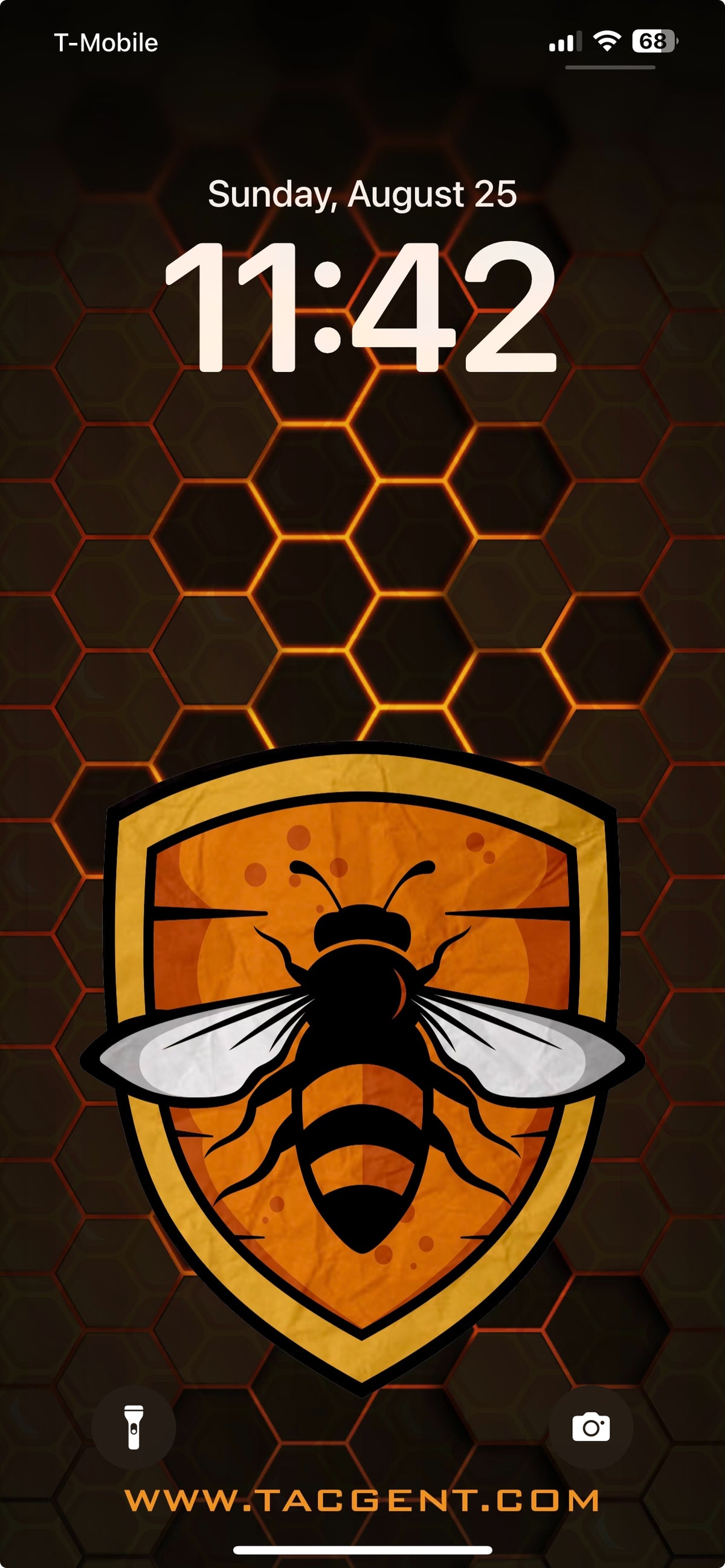 BUSY BEE Wallpaper